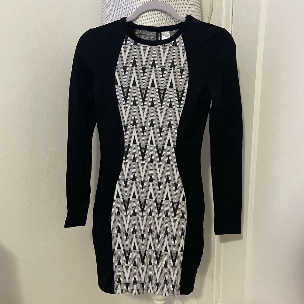 H&M Black and White block midi dress Size 4. Brand new